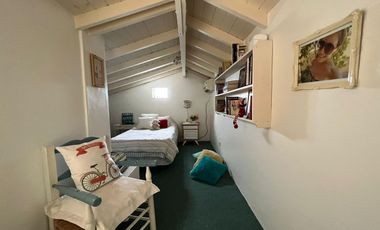 Amplia casa seis ambientes jardin y terraza a la venta en Wilde