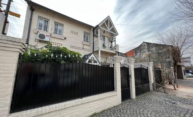 Amplia casa seis ambientes jardin y terraza a la venta en Wilde