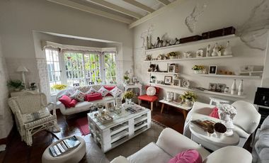 Amplia casa seis ambientes jardin y terraza a la venta en Wilde