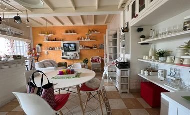 Amplia casa seis ambientes jardin y terraza a la venta en Wilde