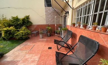 Amplia casa seis ambientes jardin y terraza a la venta en Wilde