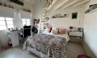 Amplia casa seis ambientes jardin y terraza a la venta en Wilde