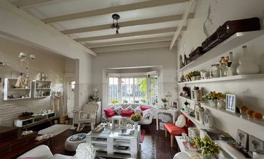 Amplia casa seis ambientes jardin y terraza a la venta en Wilde