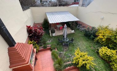 Amplia casa seis ambientes jardin y terraza a la venta en Wilde