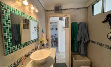 Amplia casa seis ambientes jardin y terraza a la venta en Wilde