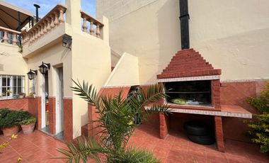 Amplia casa seis ambientes jardin y terraza a la venta en Wilde