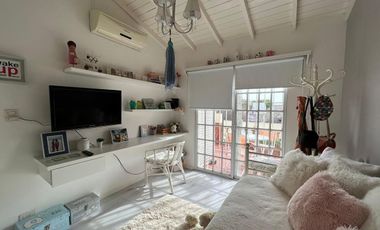 Amplia casa seis ambientes jardin y terraza a la venta en Wilde