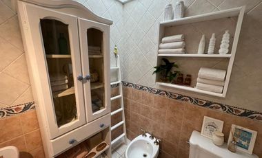 Amplia casa seis ambientes jardin y terraza a la venta en Wilde