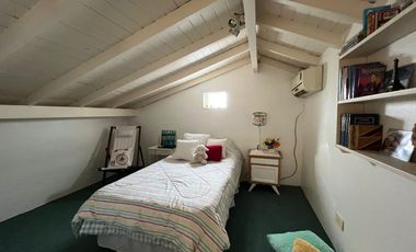 Amplia casa seis ambientes jardin y terraza a la venta en Wilde