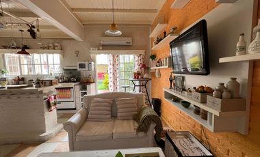 Amplia casa seis ambientes jardin y terraza a la venta en Wilde