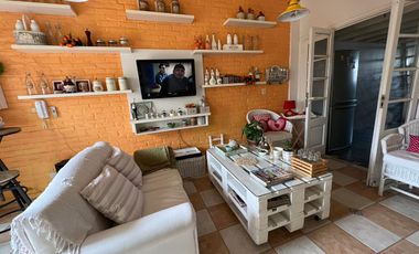 Amplia casa seis ambientes jardin y terraza a la venta en Wilde