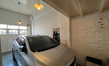 Amplia casa seis ambientes jardin y terraza a la venta en Wilde