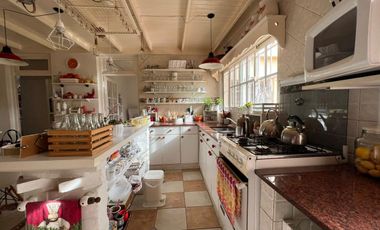 Amplia casa seis ambientes jardin y terraza a la venta en Wilde