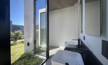 Casa 4 Dormitorios en Venta una Planta Pilará Calesa -  Diseño