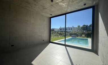 Casa 4 Dormitorios en Venta una Planta Pilará Calesa -  Diseño