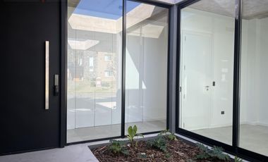 Casa 4 Dormitorios en Venta una Planta Pilará Calesa -  Diseño