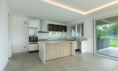 Casa de categoria en Lagoon Pilar