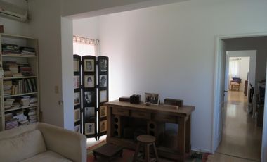 Casa en oportunidad para refaccionar, casi precio lote