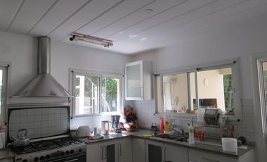 Casa en oportunidad para refaccionar, casi precio lote