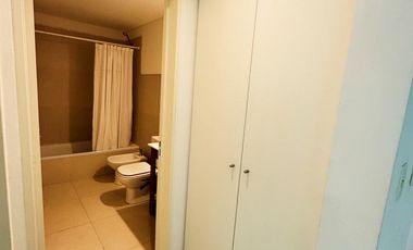 Departamento con cochera en alquiler.