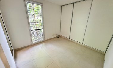 Departamento con cochera en alquiler.