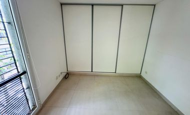 Departamento con cochera en alquiler.