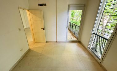 Departamento con cochera en alquiler.