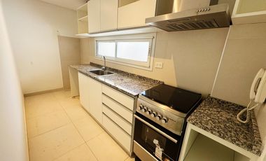 Departamento con cochera en alquiler.