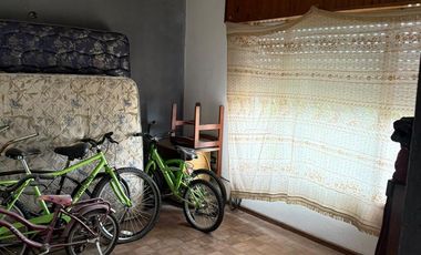 Casa cuatro ambientes con terraza a la venta en Sarandi