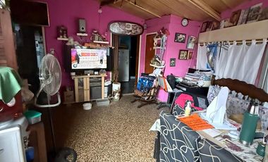 Casa cuatro ambientes con terraza a la venta en Sarandi