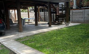 Casa en venta - 3 Dormitorios 2 Baños - Cocheras - 335Mts2 - Quilmes
