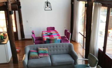 Casa en venta - 3 Dormitorios 2 Baños - Cocheras - 335Mts2 - Quilmes