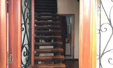 Casa en venta - 3 Dormitorios 2 Baños - Cocheras - 335Mts2 - Quilmes