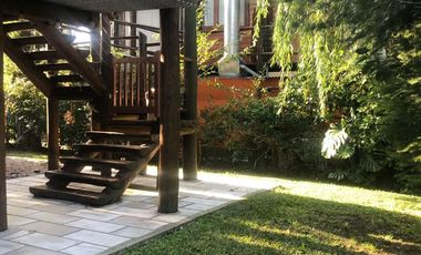 Casa en venta - 3 Dormitorios 2 Baños - Cocheras - 335Mts2 - Quilmes