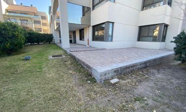 Departamento en  alquiler, tres dormitorios, escritorio, patio, Casonas del cerro