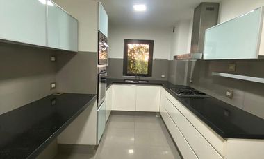 Departamento en  alquiler, tres dormitorios, escritorio, patio, Casonas del cerro