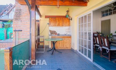 Casa en  venta - Los Robles - Burzaco