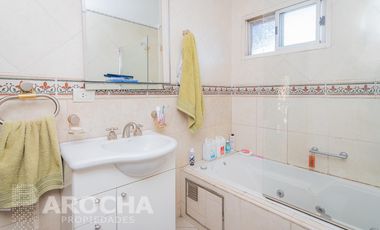 Casa en  venta - Los Robles - Burzaco