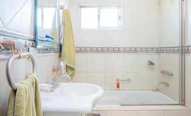 Casa en  venta - Los Robles - Burzaco