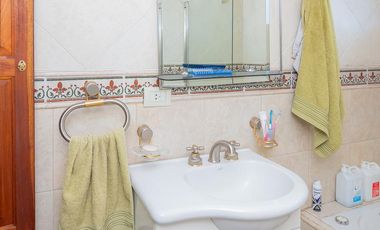 Casa en  venta - Los Robles - Burzaco