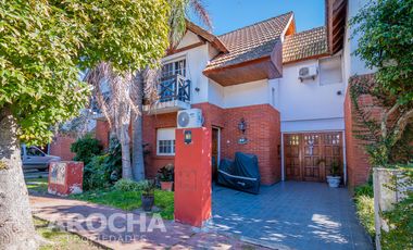 Casa en  venta - Los Robles - Burzaco