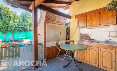 Casa en  venta - Los Robles - Burzaco