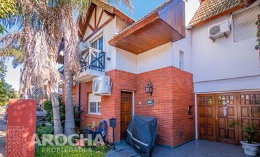 Casa en  venta - Los Robles - Burzaco