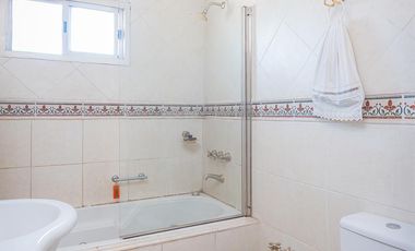 Casa en  venta - Los Robles - Burzaco