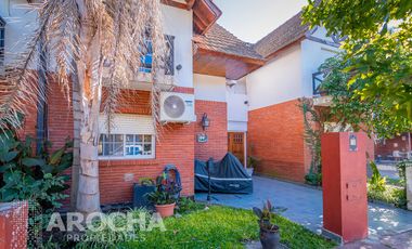 Casa en  venta - Los Robles - Burzaco
