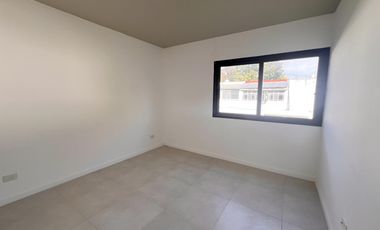 Departamento 4 Ambientes   Dependencia con Jardín en Nuevo Beccar Central