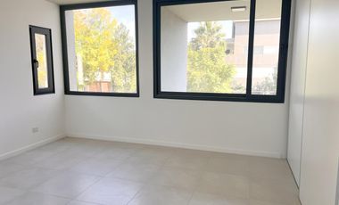 Departamento 4 Ambientes   Dependencia con Jardín en Nuevo Beccar Central