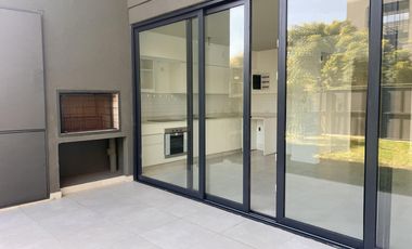 Departamento 4 Ambientes   Dependencia con Jardín en Nuevo Beccar Central