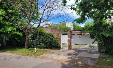 Casa venta City Bell entre caminos 1300m2 parque pileta quincho