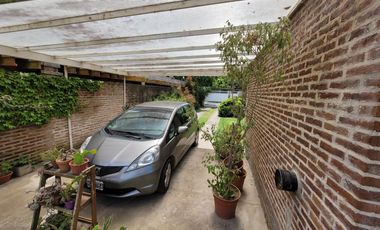 Casa venta City Bell entre caminos 1300m2 parque pileta quincho